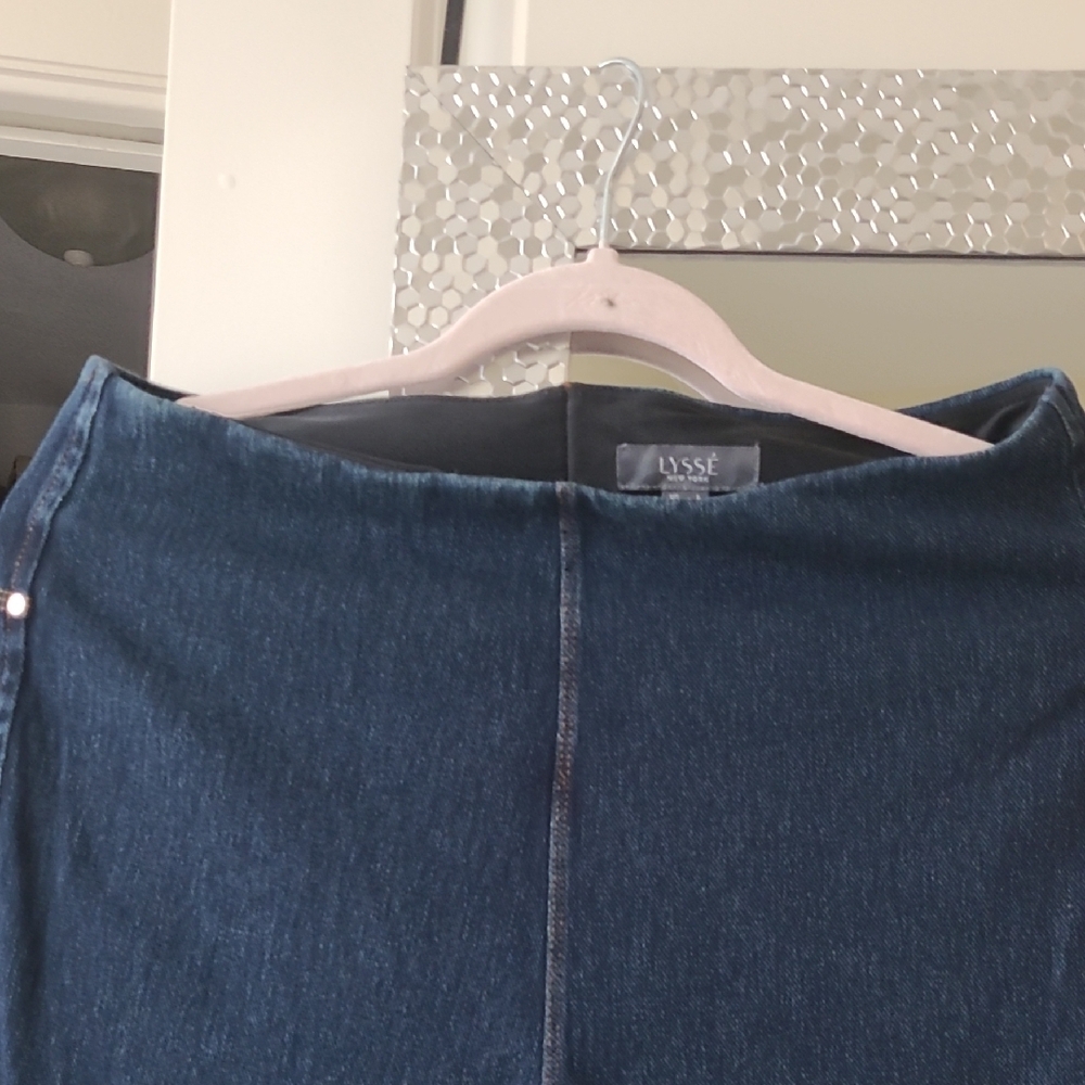 Lysse Dark Blue Denim Pull Up With A Little Flair At The Bottom Women's Jeans